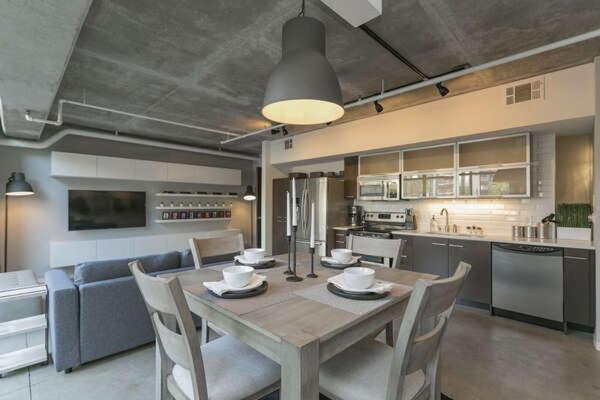 Luxe + Modern Johnny Cash Inspired Executive Condo Nashville Zewnętrze zdjęcie