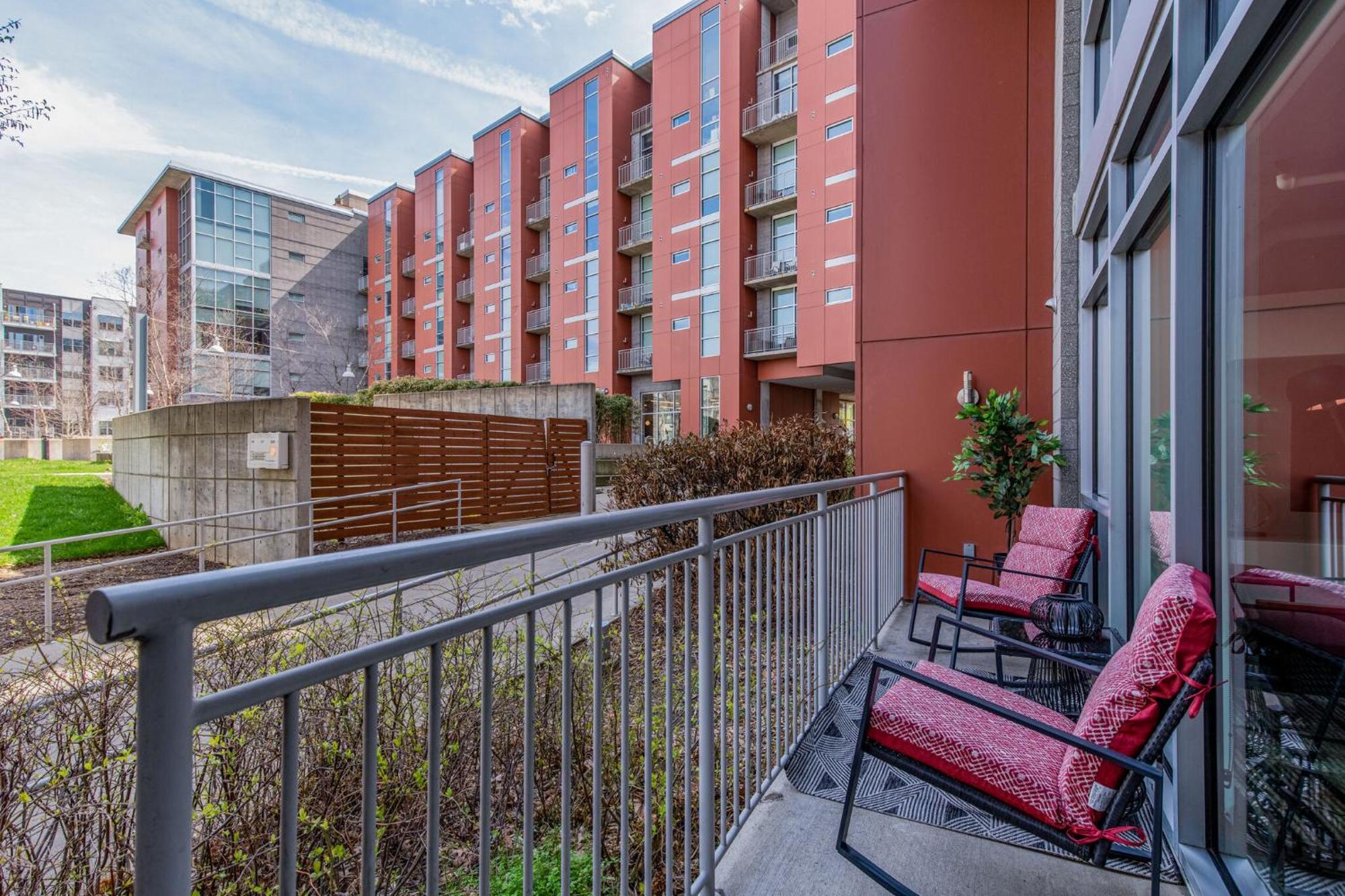 Luxe + Modern Johnny Cash Inspired Executive Condo Nashville Zewnętrze zdjęcie